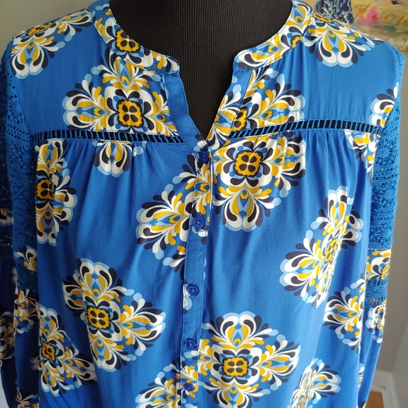 Crown & Ivy Petite Long Sleeve Spanish Motif Shirt - Picture 2 of 11